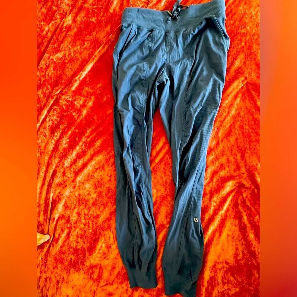Teal blue lululemon dance joggers size 4